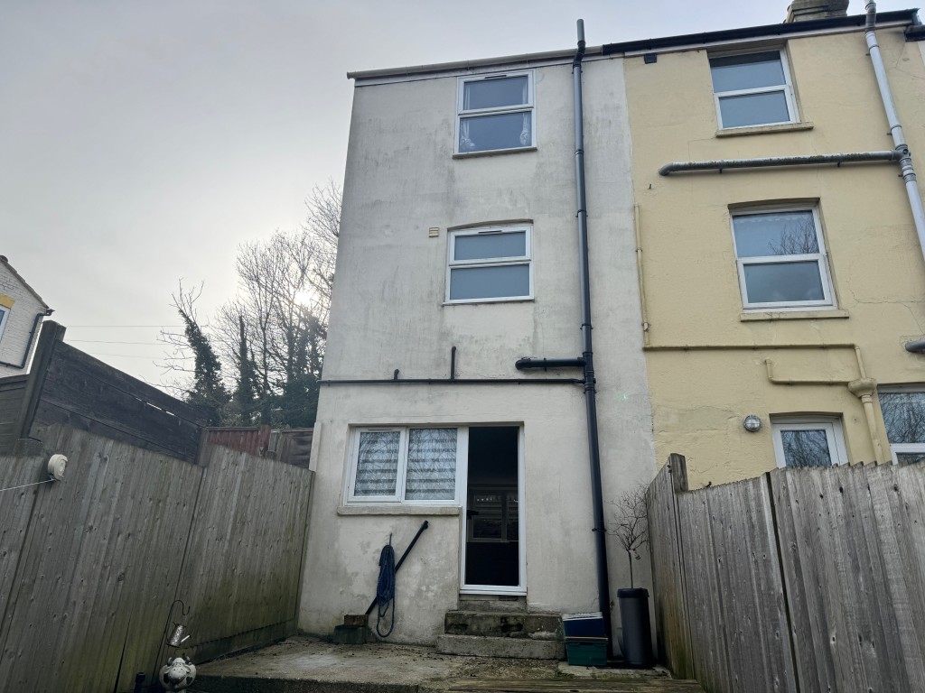 Lot: 178 - END-TERRACE HOUSE FOR IMPROVEMENT - Rear elevation